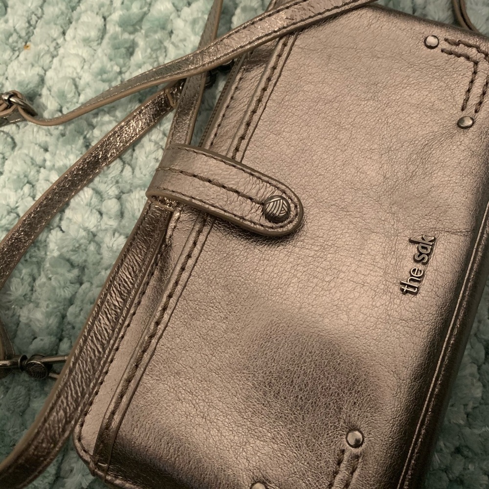 The Sak leather wristlet - pyrite metallic